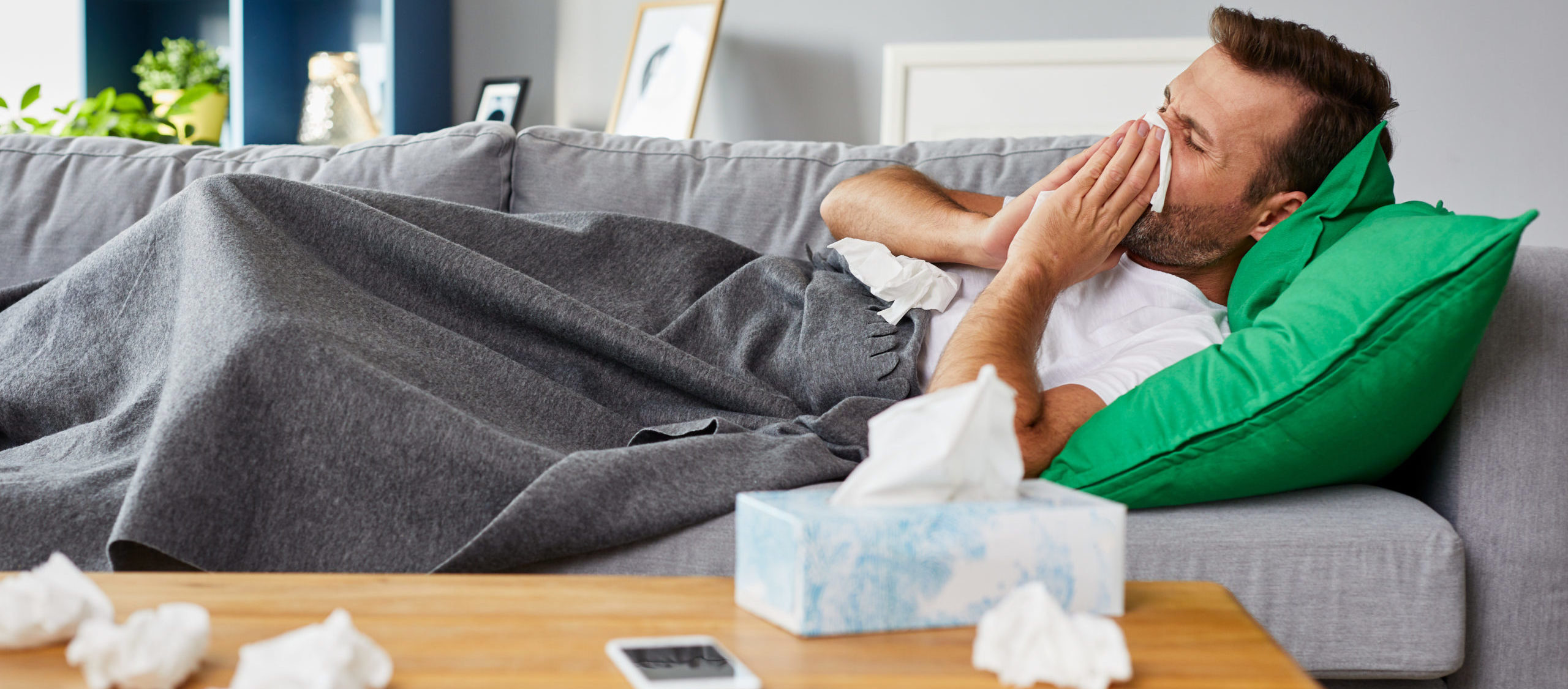 будильник утром. шумы разбудить. способы быстрее заснуть. человек кричит. громкий звук.